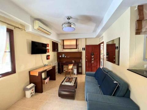 Pratumnak 1 Bed 1 Bath in a Townhouse - 3