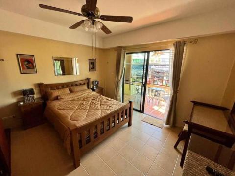 Pratumnak 1 Bed 1 Bath in a Townhouse - 4