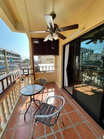 Pratumnak 1 Bed 1 Bath in a Townhouse - 5