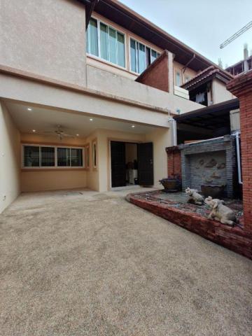 Cozy Beach Townhouse 3-Bedroom