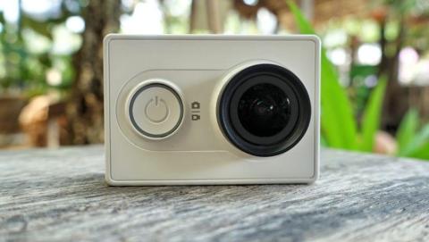 Xiaomi Yi Action Cam + MicroSD 32gb + case & grip